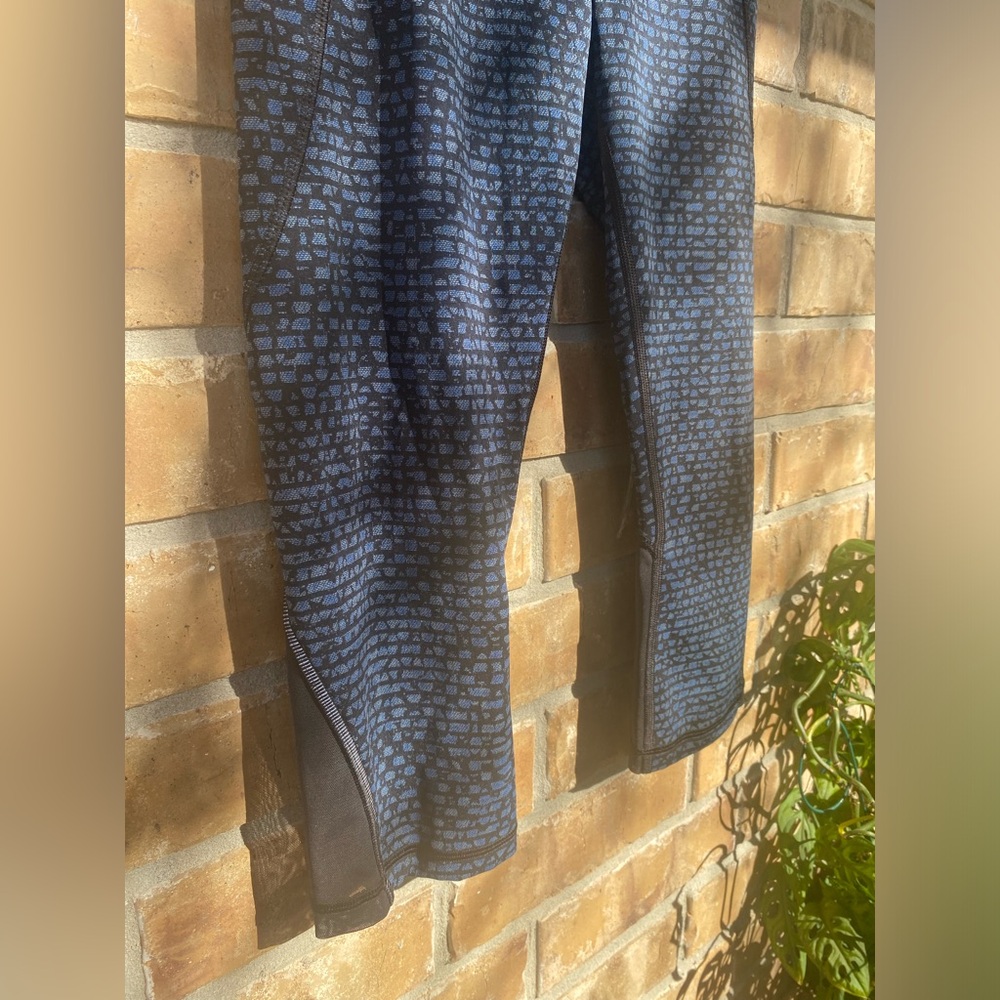 Lululemon Deep Breath Cropped Leggings, Size 4 - Picture 7 of 13